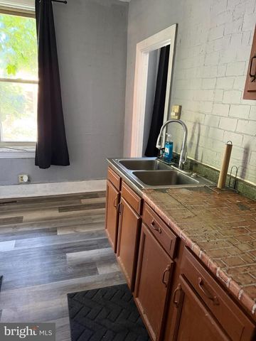 2572 LEXINGTON ST, Harrisburg, PA 17110