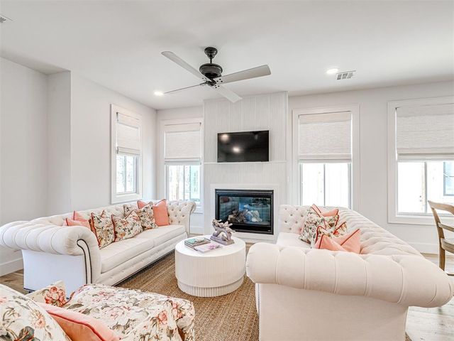 70 Hill Street, Carlton Landing, OK 74432