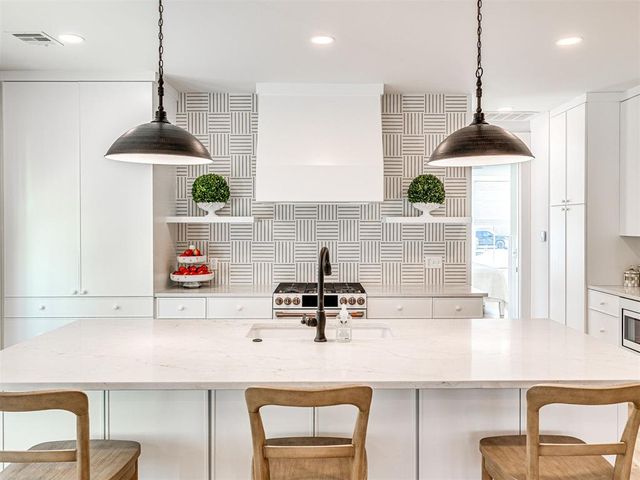 70 Hill Street, Carlton Landing, OK 74432