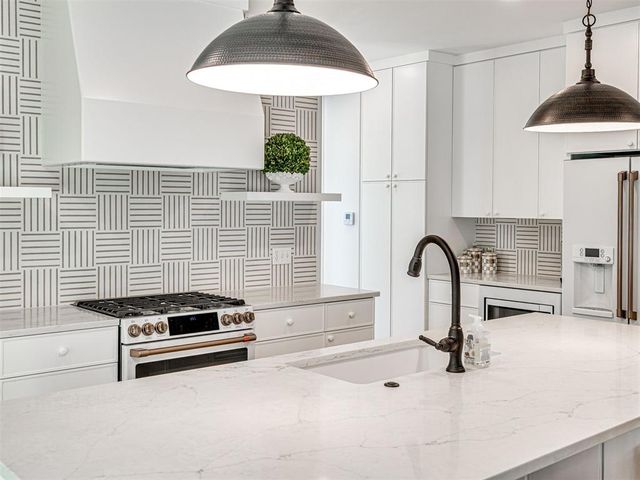 70 Hill Street, Carlton Landing, OK 74432