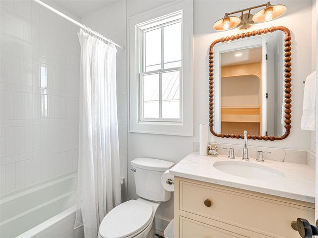 70 Hill Street, Carlton Landing, OK 74432