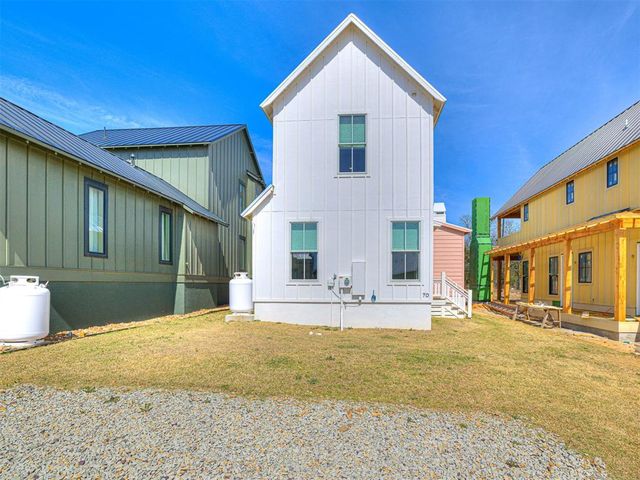 70 Hill Street, Carlton Landing, OK 74432