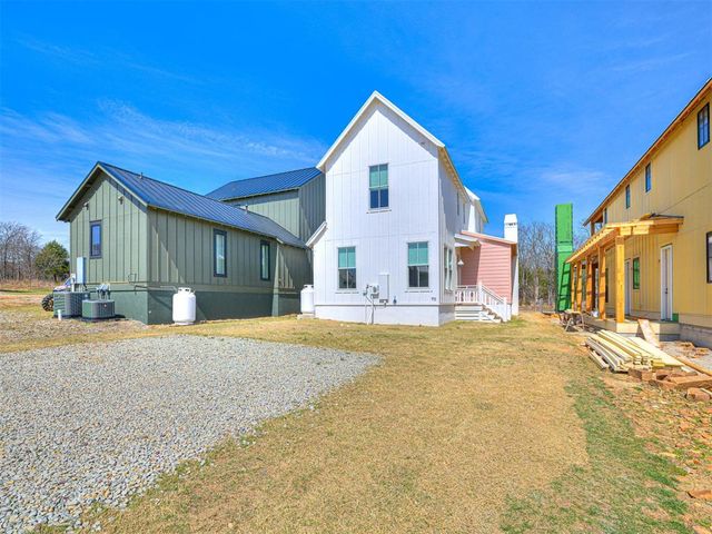 70 Hill Street, Carlton Landing, OK 74432