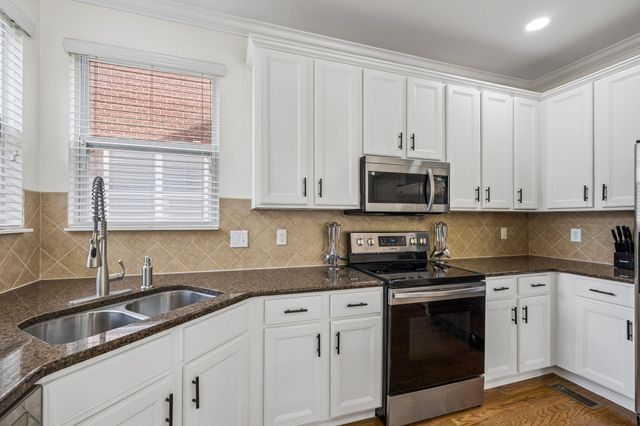 1064 Riverwood Village, Hermitage, TN 37076