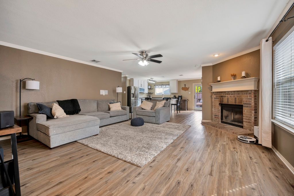 10860 Braemoor Drive, Fort Worth, TX 76052 — photo 2