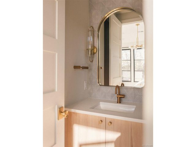 1130 S Cook St, Denver, CO 80210