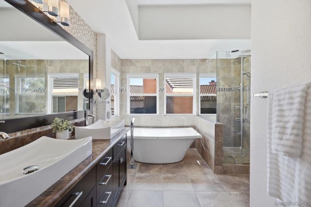 2471 Bear Rock Glen, Escondido, CA 92026