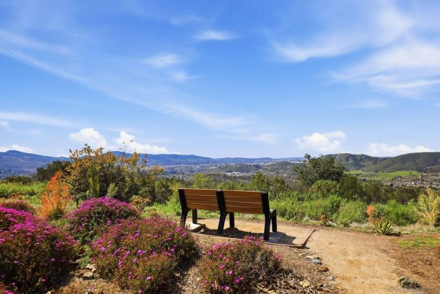 2471 Bear Rock Glen, Escondido, CA 92026