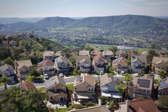 2471 Bear Rock Glen, Escondido, CA 92026