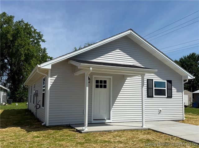 202 E Walnut Street, Crothersville, IN 47229