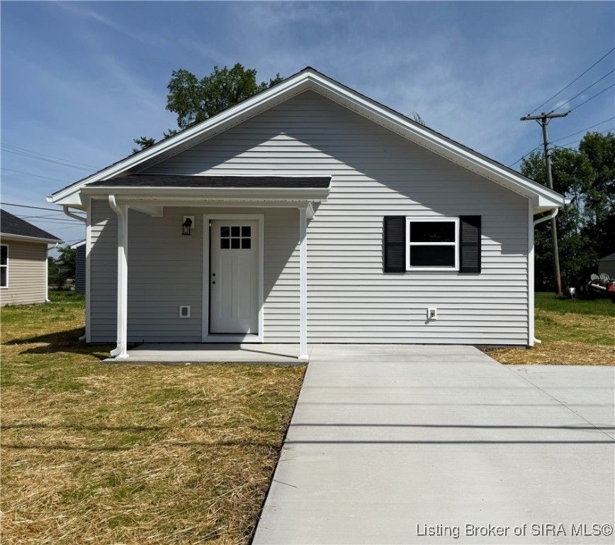 202 E Walnut Street, Crothersville, IN 47229