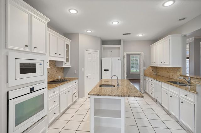 118 Wick Willow Drive, Montgomery, TX 77356