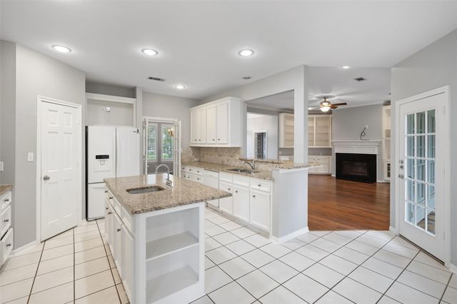 118 Wick Willow Drive, Montgomery, TX 77356