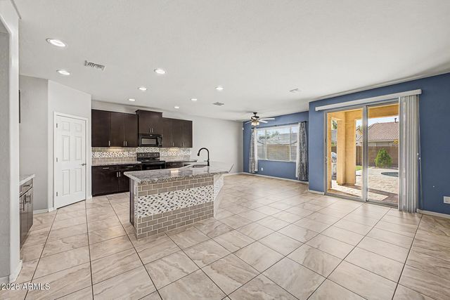 18521 W TURQUOISE Avenue, Waddell, AZ 85355