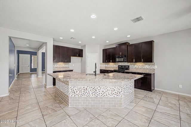 18521 W TURQUOISE Avenue, Waddell, AZ 85355