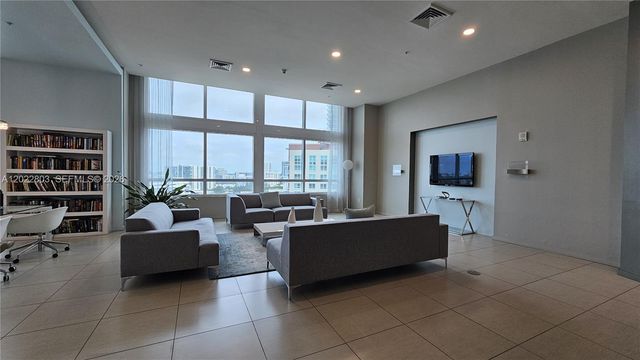 1900 N Bayshore Dr 3717, Miami, FL 33132