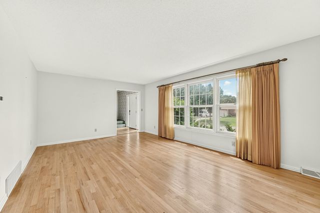 1009 19th Street NE, Rochester, MN 55906