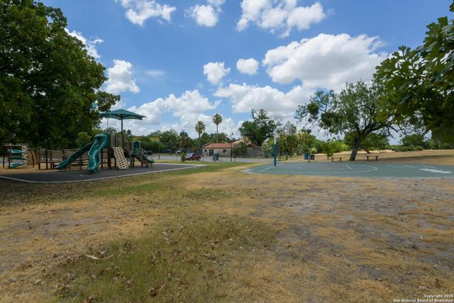 1932 W HUISACHE AVE, San Antonio, TX 78201
