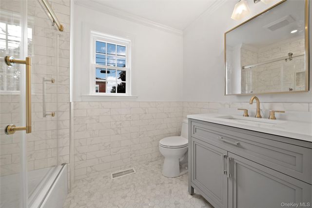 3914 Waverly Avenue, Seaford, NY 11783