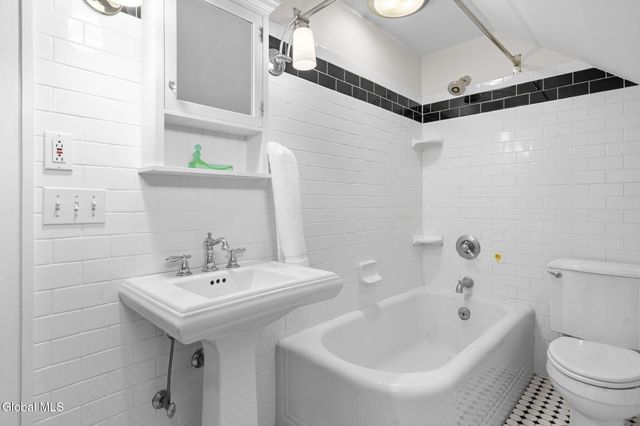 1457 Baker Avenue, Niskayuna, NY 12309