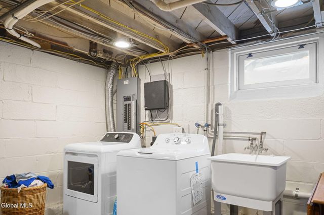 1457 Baker Avenue, Niskayuna, NY 12309