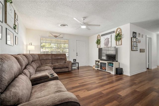 1605 Greenbrier Drive E, Mobile, AL 36605