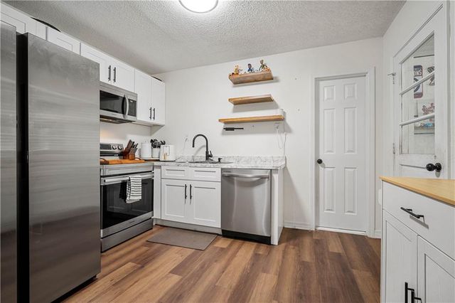 1605 Greenbrier Drive E, Mobile, AL 36605