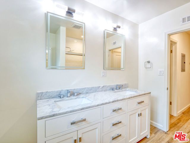 337 N Oakhurst Drive 6, Beverly Hills, CA 90210