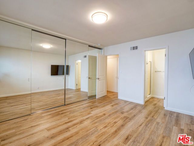 337 N Oakhurst Drive 6, Beverly Hills, CA 90210