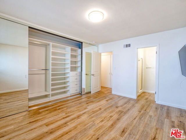337 N Oakhurst Drive 6, Beverly Hills, CA 90210