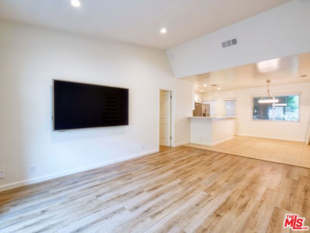 337 N Oakhurst Drive 6, Beverly Hills, CA 90210
