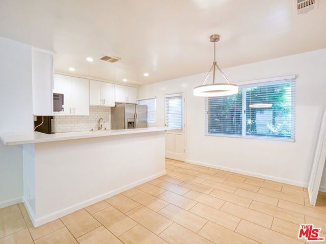 337 N Oakhurst Drive 6, Beverly Hills, CA 90210