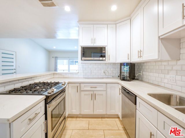 337 N Oakhurst Drive 6, Beverly Hills, CA 90210