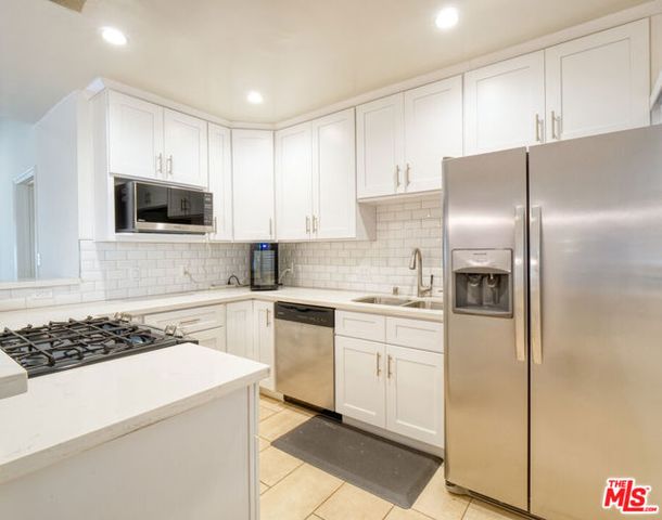 337 N Oakhurst Drive 6, Beverly Hills, CA 90210