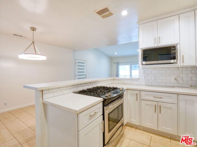 337 N Oakhurst Drive 6, Beverly Hills, CA 90210