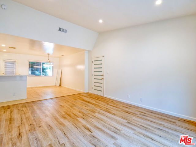 337 N Oakhurst Drive 6, Beverly Hills, CA 90210