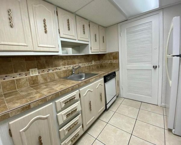 301 Croton Avenue 407, Lantana, FL 33462