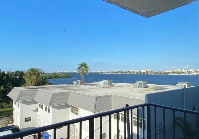 301 Croton Avenue 407, Lantana, FL 33462