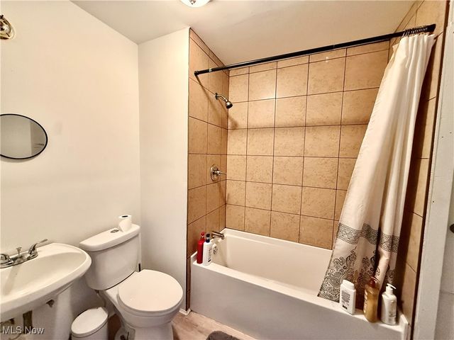 52 12th Street, Campbell, OH 44405