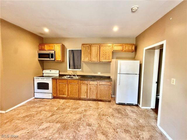 52 12th Street, Campbell, OH 44405