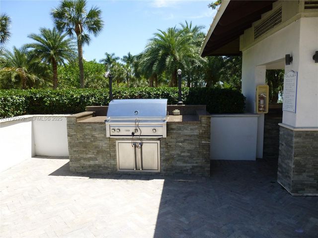 2801 NE 183rd Street 1507W, Aventura, FL 33160