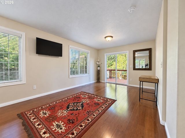 3293 SOUTHVIEW Dr, Eugene, OR 97405