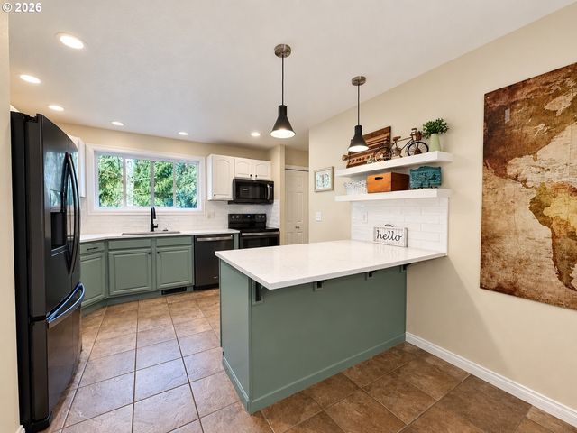 3293 SOUTHVIEW Dr, Eugene, OR 97405