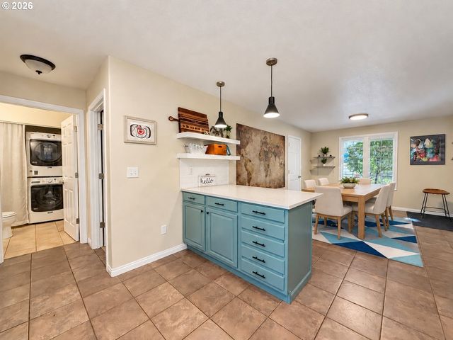 3293 SOUTHVIEW Dr, Eugene, OR 97405