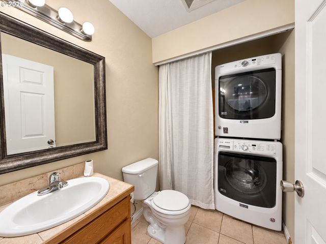 3293 SOUTHVIEW Dr, Eugene, OR 97405