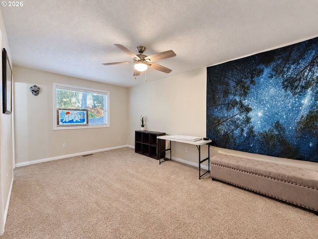 3293 SOUTHVIEW Dr, Eugene, OR 97405