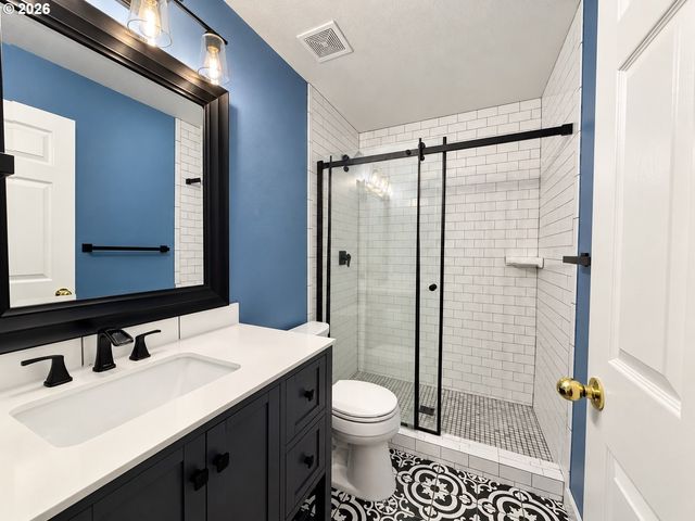 3293 SOUTHVIEW Dr, Eugene, OR 97405