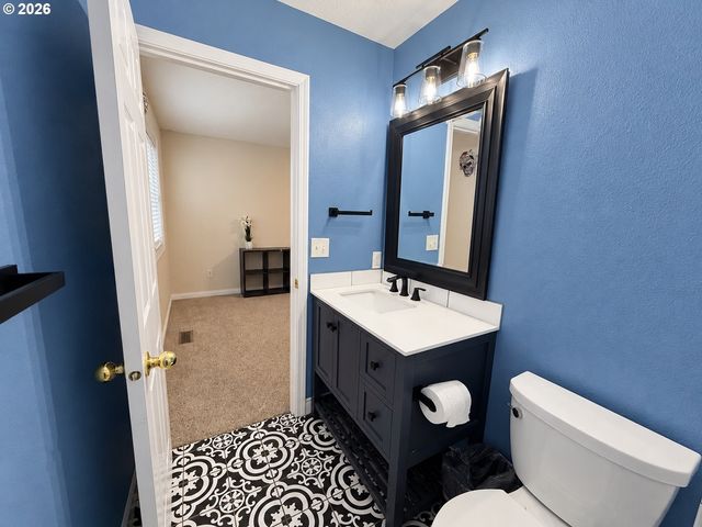 3293 SOUTHVIEW Dr, Eugene, OR 97405