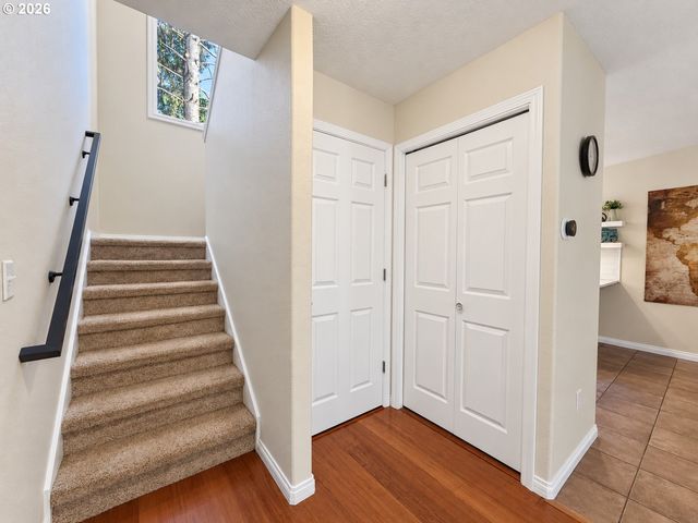 3293 SOUTHVIEW Dr, Eugene, OR 97405