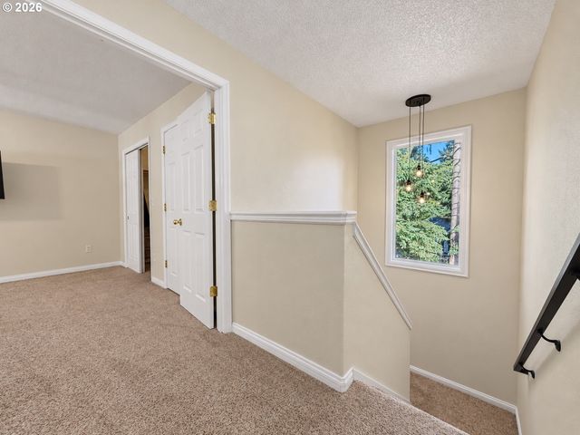 3293 SOUTHVIEW Dr, Eugene, OR 97405